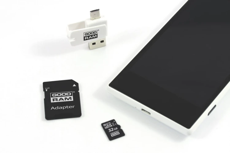 Karta pamięci z adapterem i czytnikiem kart GoodRam All in one M1A4-0320R12 (32GB; Class 10; Adapter, Czytnik kart MicroSDHC, Karta pamięci)