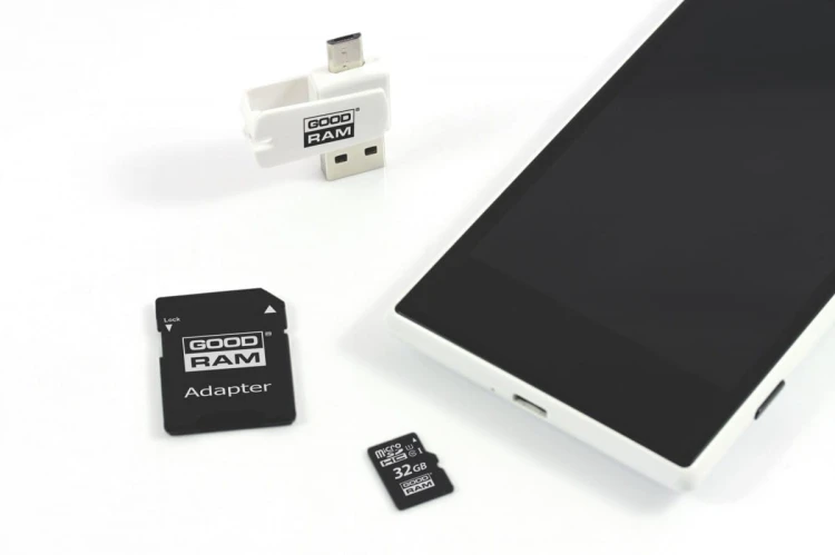 Karta pamięci z adapterem i czytnikiem kart GoodRam All in one M1A4-0320R12 (32GB; Class 10; Adapter, Czytnik kart MicroSDHC, Karta pamięci)