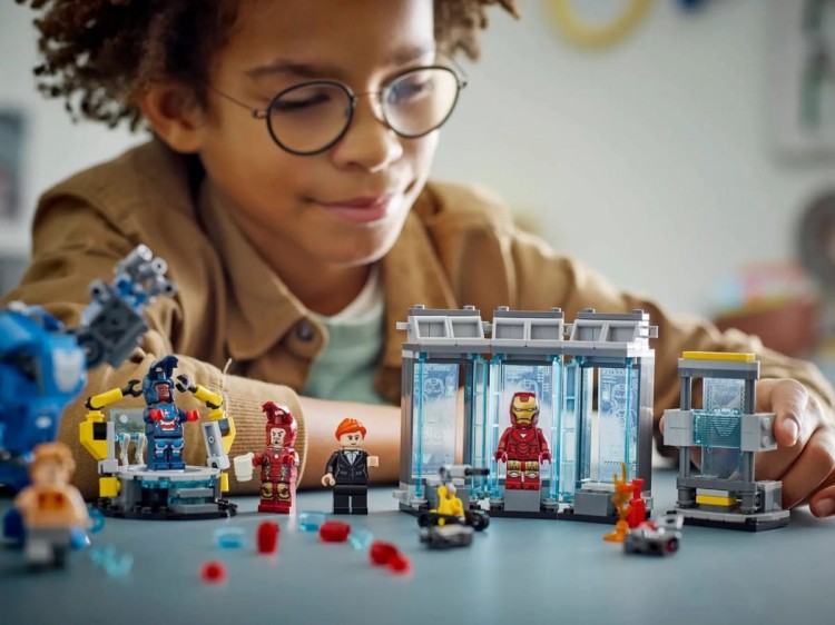 LEGO Marvel Super Heroes 76315 Laboratorium Iron Mana: Zbrojownia