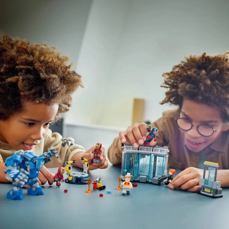 LEGO Marvel Super Heroes 76315 Laboratorium Iron Mana: Zbrojownia