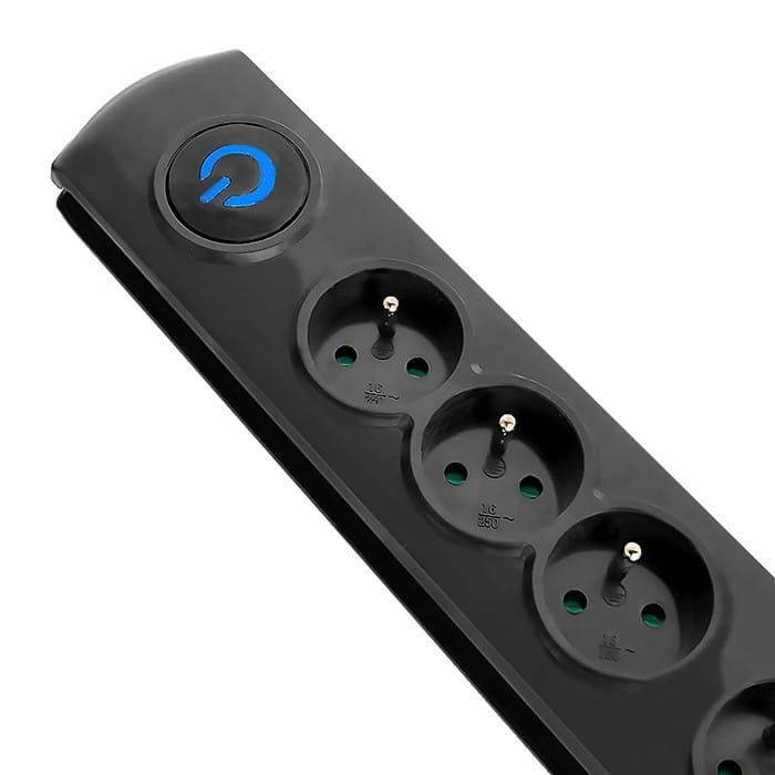 Listwa zasilająca Qoltec 50104 (1,5m; kolor czarny)