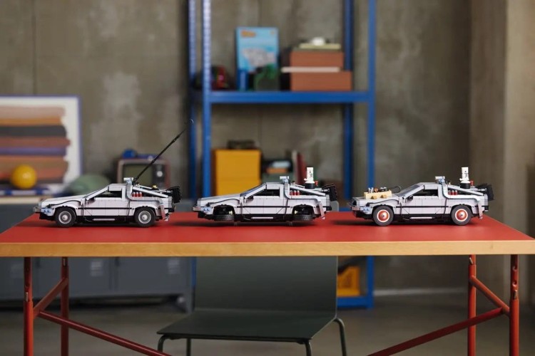 LEGO Creator Expert 10300 Wehikuł czasu z „Powrotu do przyszłości”