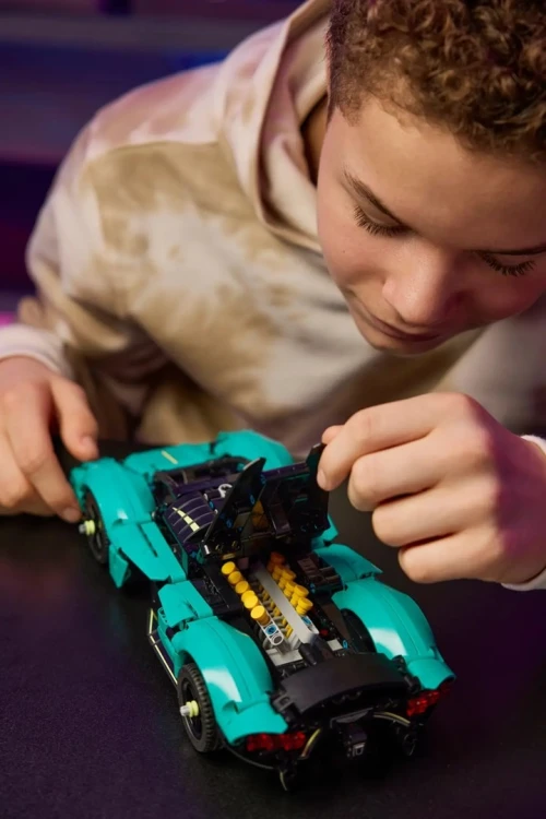 LEGO TECHNIC 42208 ASTON MLEGO ARTIN VALKYRIE