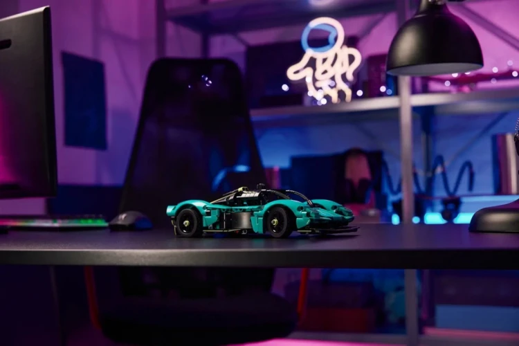 LEGO TECHNIC 42208 ASTON MLEGO ARTIN VALKYRIE