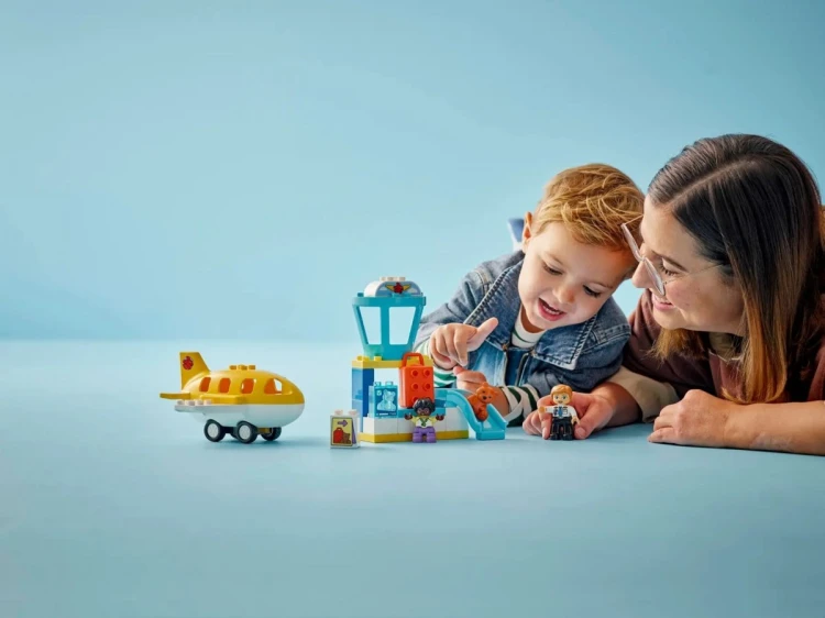 LEGO DUPLO 10443 FIRST TIME AT THE AIRPORT