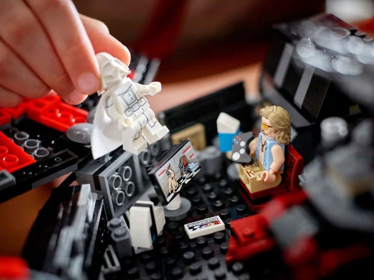 LEGO Star Wars 75389 Mroczny Sokół Millennium