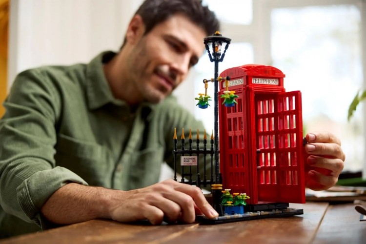 Lego 21347 Ideas - Czerwona londyńska budka telefoniczna