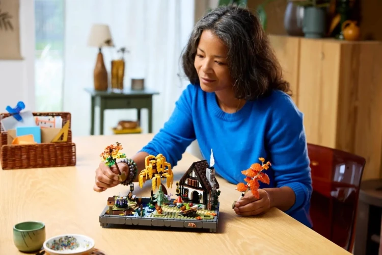 LEGO Icons 11372 Jesienny ogród z chatką
