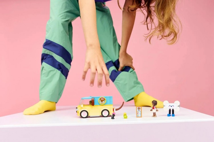 LEGO Friends 42678 Furgonetka z akcesoriami dla zwierząt