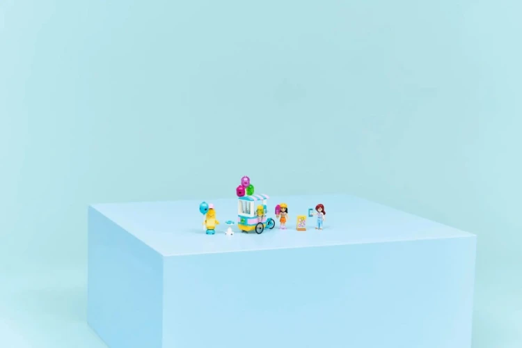 LEGO Friends 42692 Stoisko z lodami i balonami