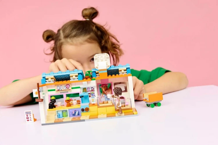 LEGO Friends 42677 Piekarnia z przysmakami dla psów