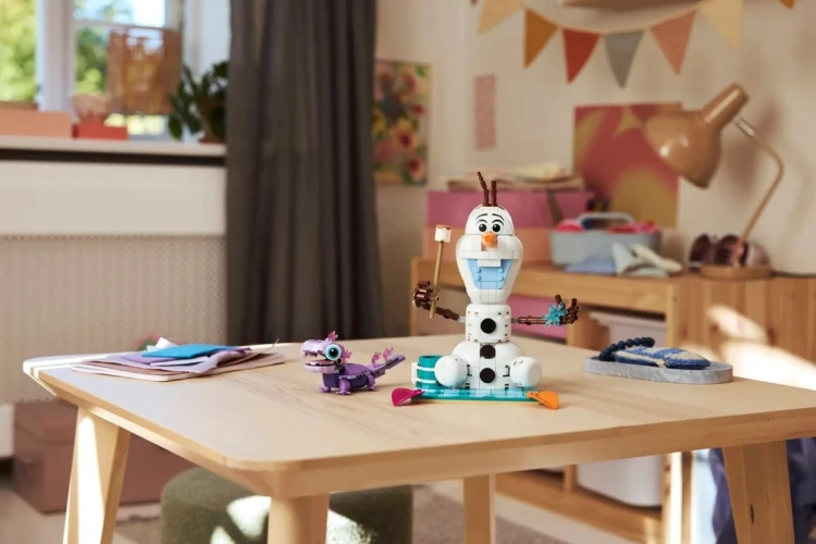 LEGO Disney Princess 43287 Olaf i Bruni na pikniku