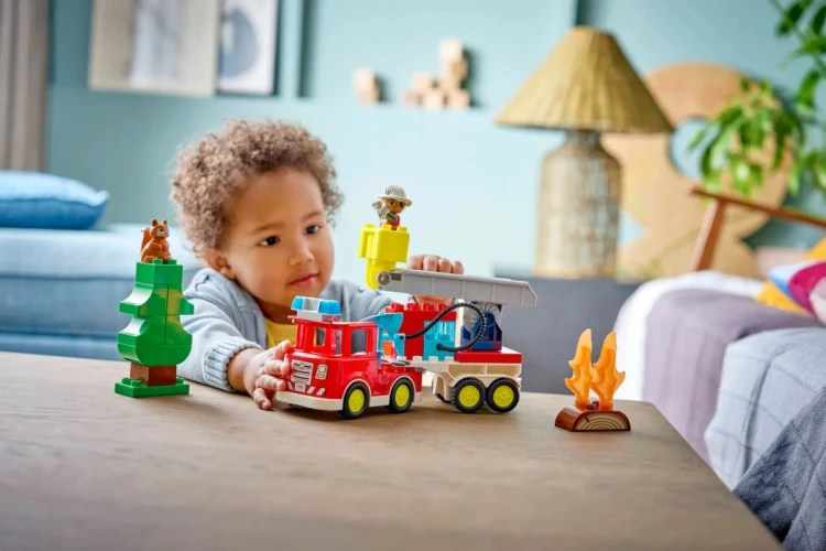 LEGO DUPLO TOWN 10473 Wóz strażacki z wężem i strażakiem