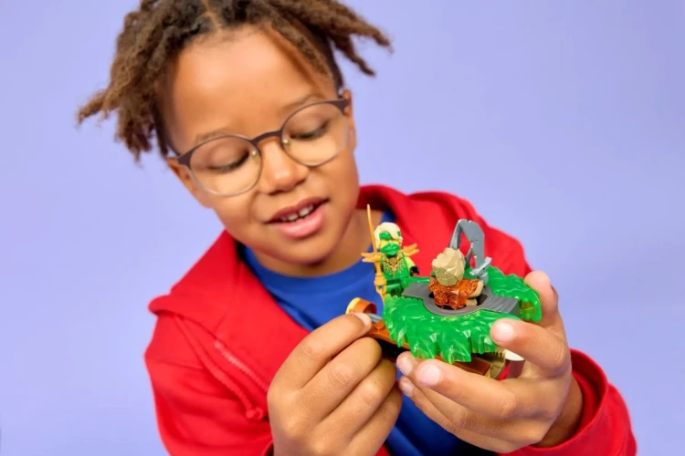 LEGO NINJAGO 71850 Lloyd vs. Elemental Monster Spinner Battle