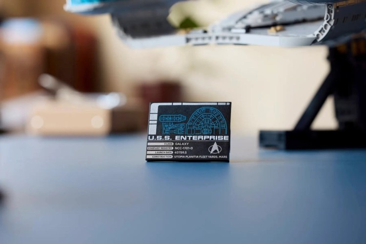 LEGO 10356 Icons - Star Trek: U.S.S. Enterprise NCC-1701-D