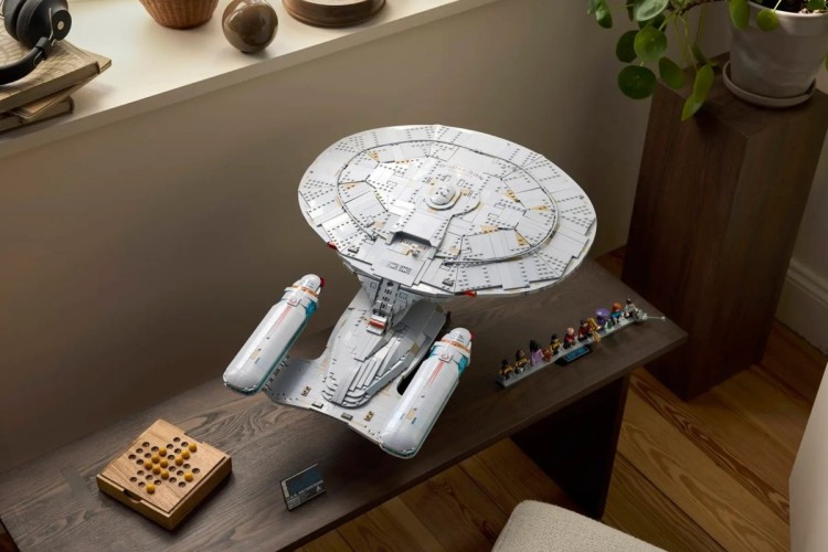 LEGO 10356 Icons - Star Trek: U.S.S. Enterprise NCC-1701-D
