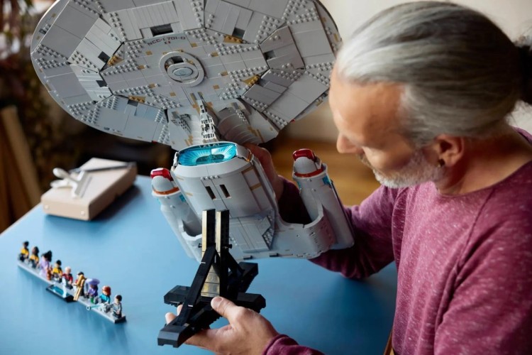 LEGO 10356 Icons - Star Trek: U.S.S. Enterprise NCC-1701-D