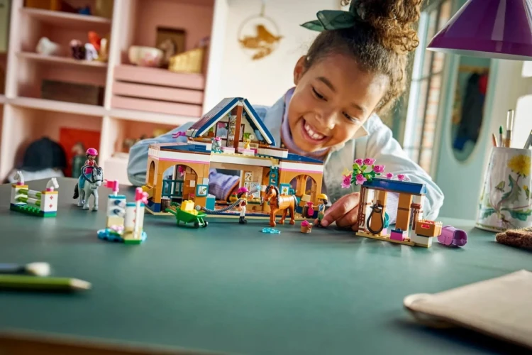 LEGO Friends 42688 Stajnia i akademia jeździecka