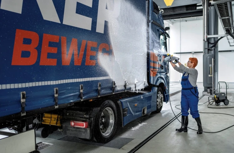 Profesjonalna myjka ciśnieniowa KARCHER HD 5/11 E EB+ Foam classic - 1.520-831.0