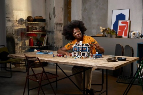 LEGO Icons 11370 - Stranger Things: Dom Creelów