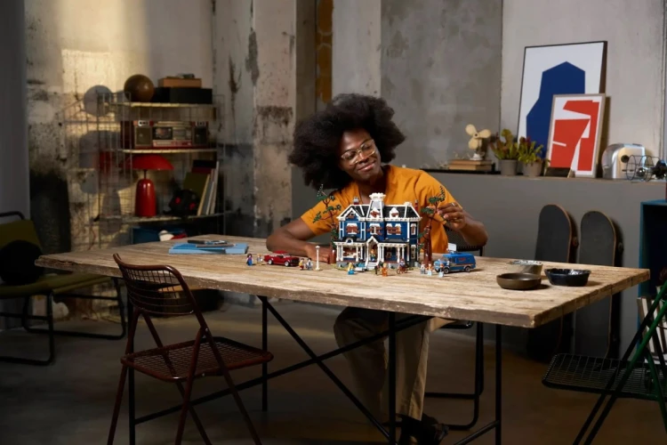 LEGO Icons 11370 - Stranger Things: Dom Creelów