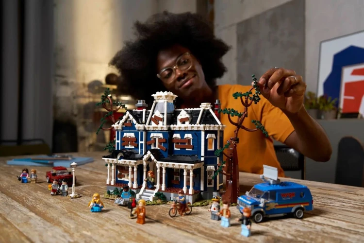 LEGO Icons 11370 - Stranger Things: Dom Creelów