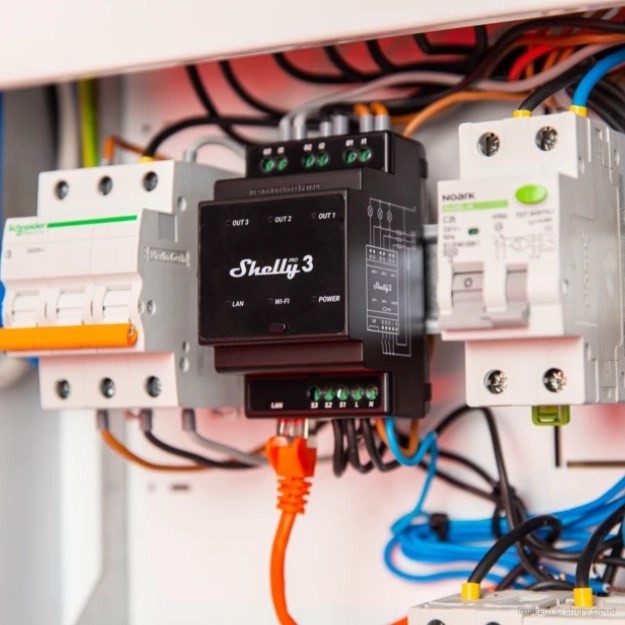 Inteligentny przełącznik Shelly "Pro 3" WLAN & LAN switching drive 3 x 16 A