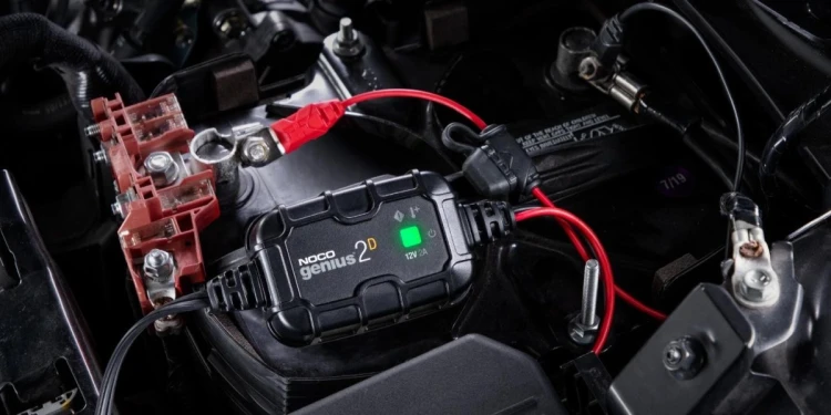 GENIUS2DEU 2A Direct-Mount Battery Charger