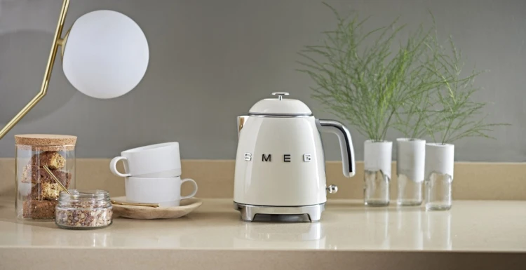 Czajnik SMEG KLF05CREU mini 0,8L creme