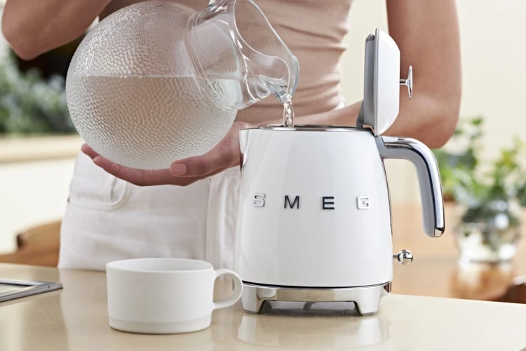 Czajnik elektryczny SMEG KLF05WHEU biały