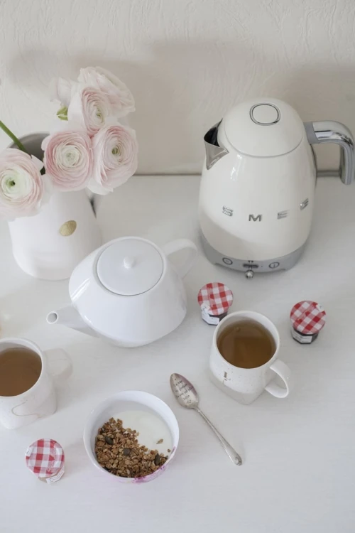 Smeg KLF04CREU czajnik elektryczny 1,7 l 2400 W Kremowy