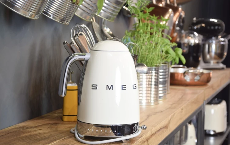 Smeg KLF04CREU czajnik elektryczny 1,7 l 2400 W Kremowy