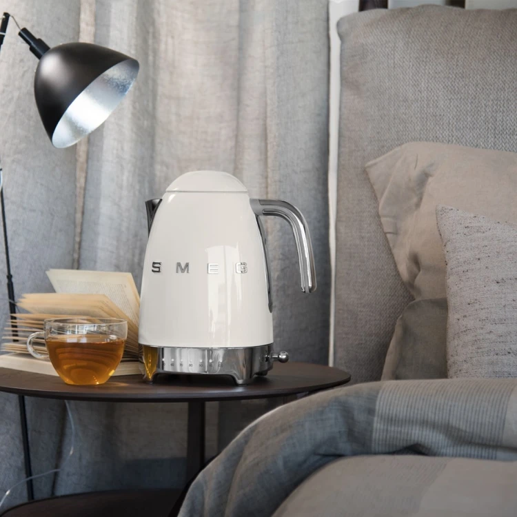Smeg KLF04CREU czajnik elektryczny 1,7 l 2400 W Kremowy