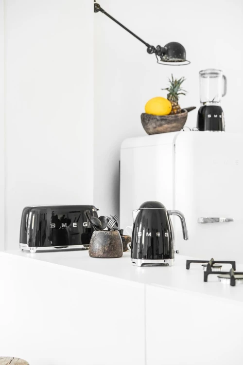 Toster Smeg TSF02BLEU czarny 4 kromek, metalowa obudowa