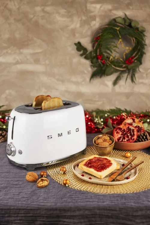 Toster SMEG biały model TSF01WHEU