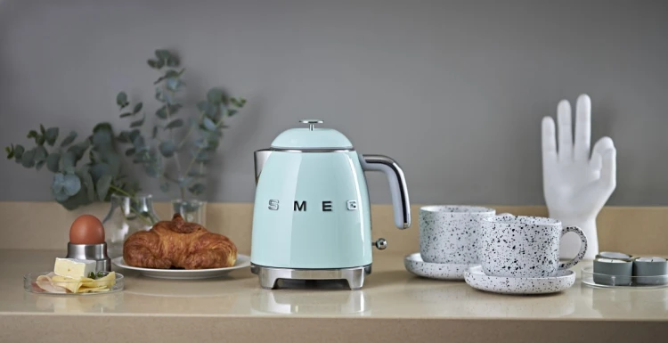 Czajnik SMEG model KLF05PGEU mini 0,8L pastelgreen