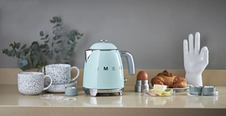Czajnik SMEG model KLF05PGEU mini 0,8L pastelgreen