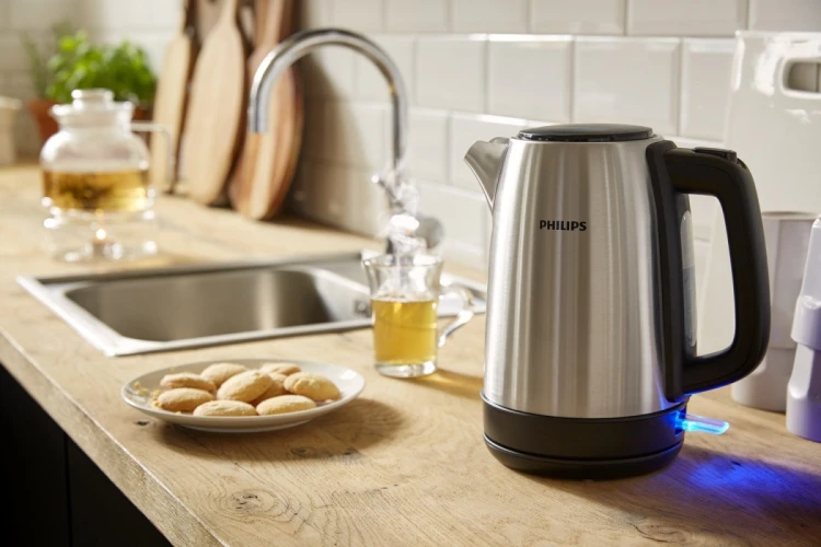 Philips Daily Collection Metalowy czajnik 1,7 l — pokrywka z mech. sprężynowym i wskaźnik