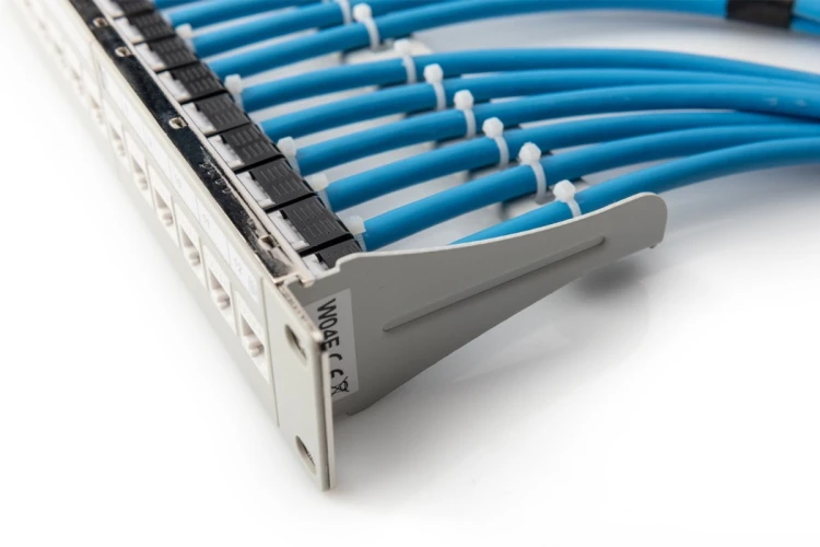 Kabel instalacyjny DIGITUS kat.6A, U/FTP, Eca, AWG 23/1, LSOH, 305m, niebieski, karton