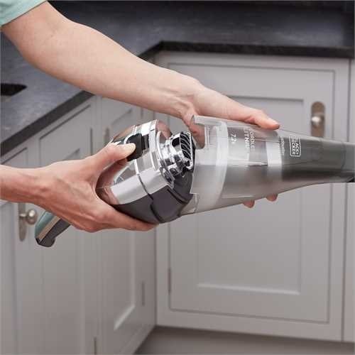Odkurzacz ręczny akumulatorowy BLACK+DECKER NVC220WC 7,2V