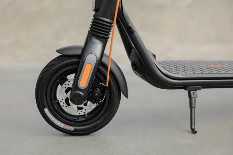 Hulajnoga elekrtyczna SEGWAY Ninebot F2 Pro E / Do 25 km/h | 10 " | Czarny