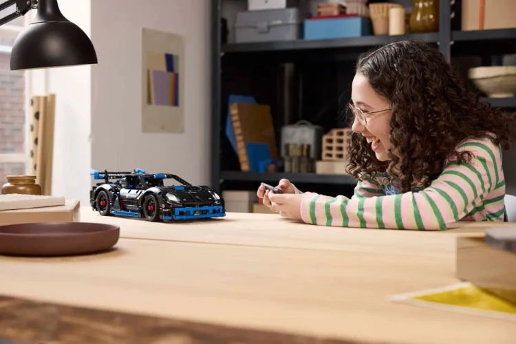 LEGO TECHNIC 42176 Samochód wyścigowy Porsche GT4 e-Performance