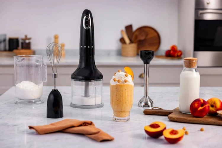 Blender immersyjny Smeg HBF03BLEU (101121) 700W Czarny, Stal nierdzewna