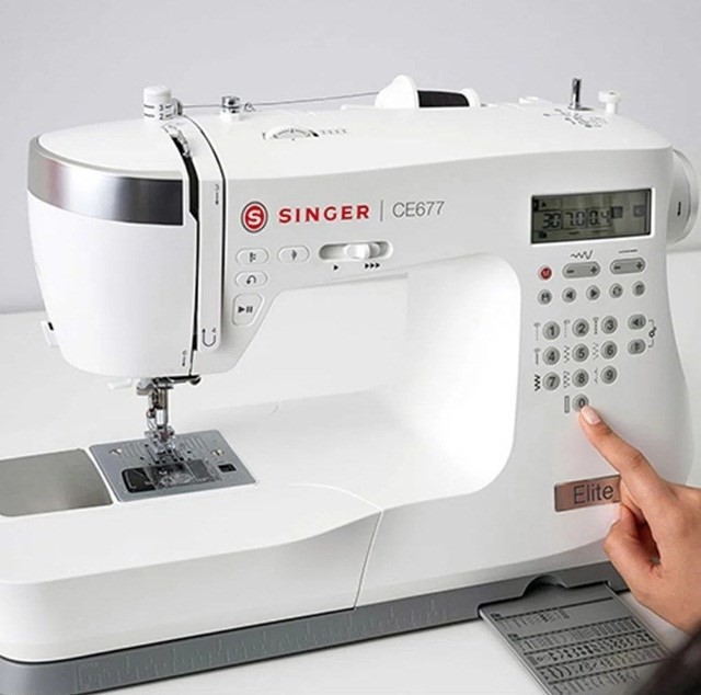 SINGER Maszyna do szycia Elite CE677 Prąd elektryczny Biała
