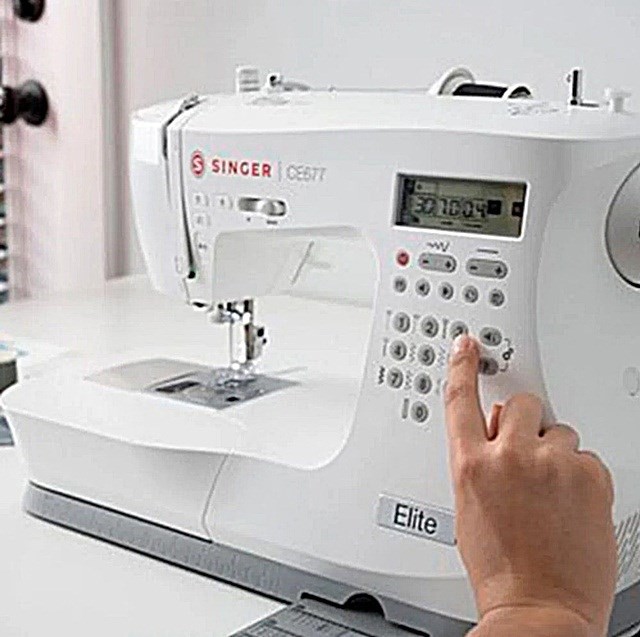 SINGER Maszyna do szycia Elite CE677 Prąd elektryczny Biała