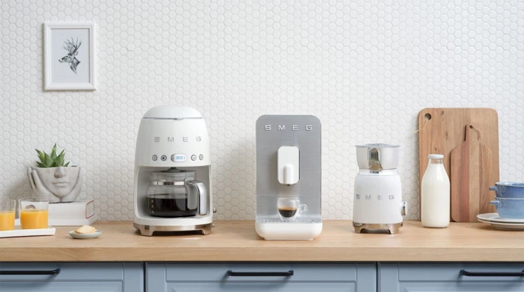 Smeg MFF11WHEU spieniacz / podgrzewacz do mleka Automatyczny spieniacz/podgrzewacz do mleka Biały