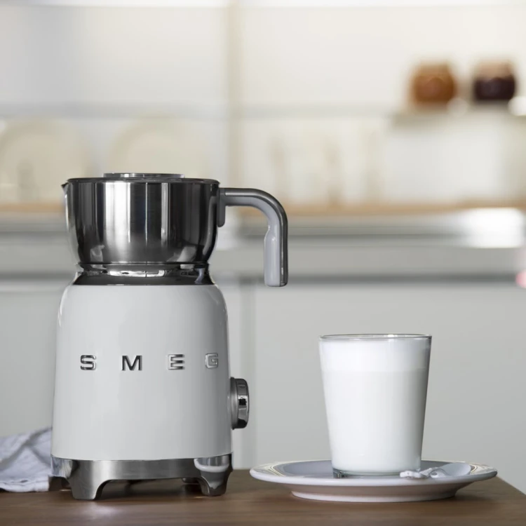 Smeg MFF11WHEU spieniacz / podgrzewacz do mleka Automatyczny spieniacz/podgrzewacz do mleka Biały