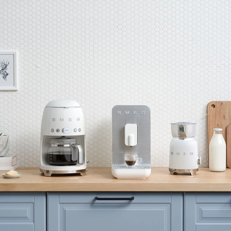 Smeg MFF11WHEU spieniacz / podgrzewacz do mleka Automatyczny spieniacz/podgrzewacz do mleka Biały