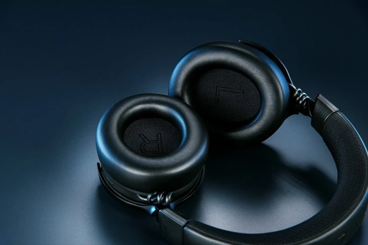 Zestaw słuchawkowy Razer Kraken V4 Pro Bluetooth Over-ear Microphone Bezprzewodowy Czarny