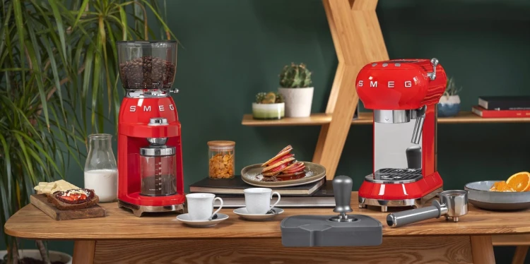 Smeg CGF11RDEU młynek do kawy 150 W Czerwony